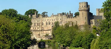 Hotels near Warwick Castle - book early to save